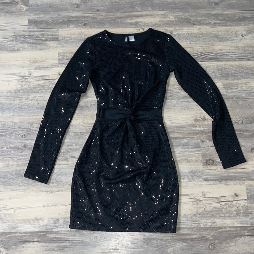 Shiny black dress with open stomach area